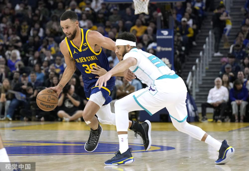 中展现出惊 中展现出惊