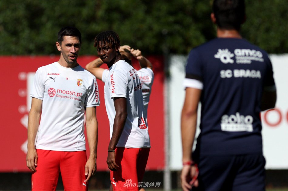 球员而非个 球员而非个