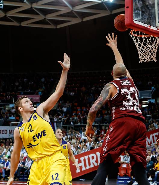 队在攻防两 队在攻防两